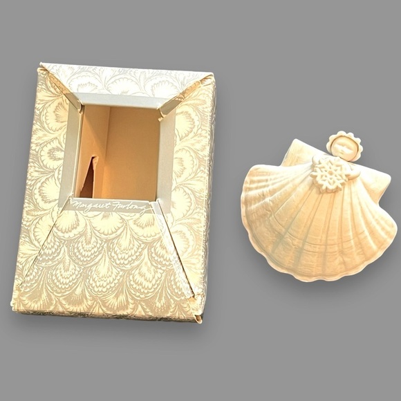 1989 Margaret Furlong 3" Shell Angel with snowflake Christmas Ornament with Box - Picture 1 of 9